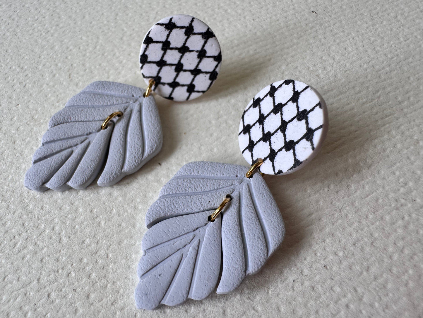 Leaf dangle earrings with keffiyah pattern GREY