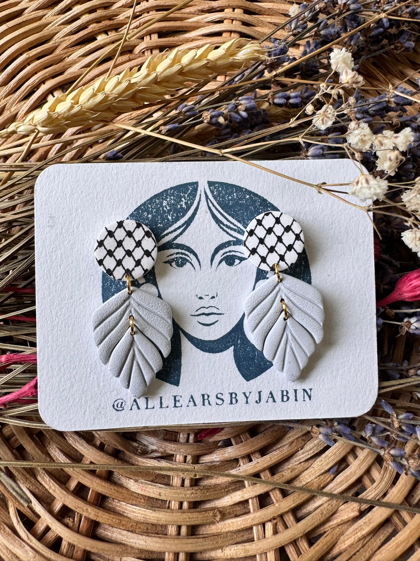 Leaf dangle earrings with keffiyah pattern GREY