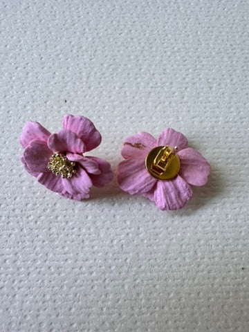 Bubblegum blosson studs
