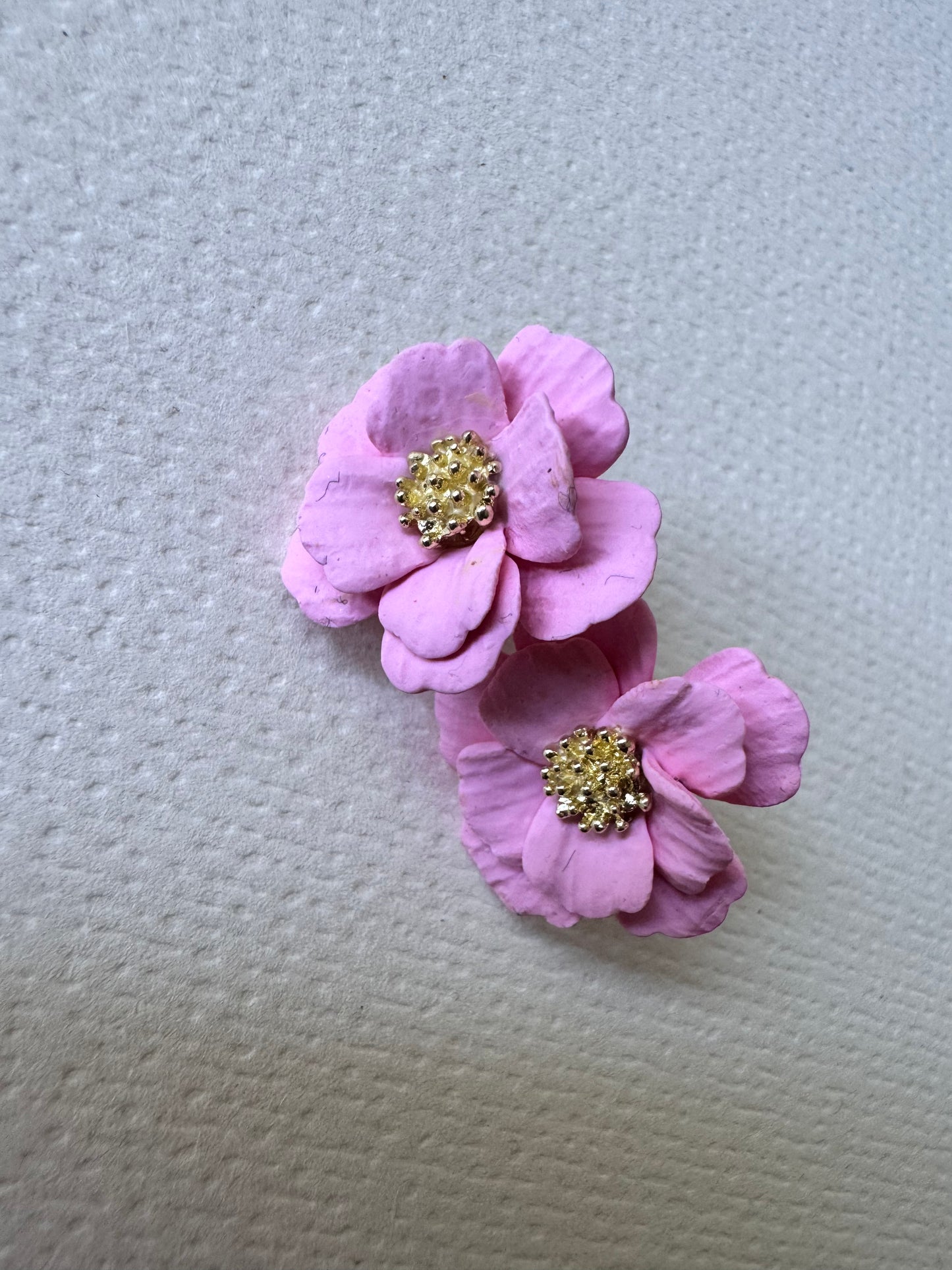 Bubblegum blosson studs