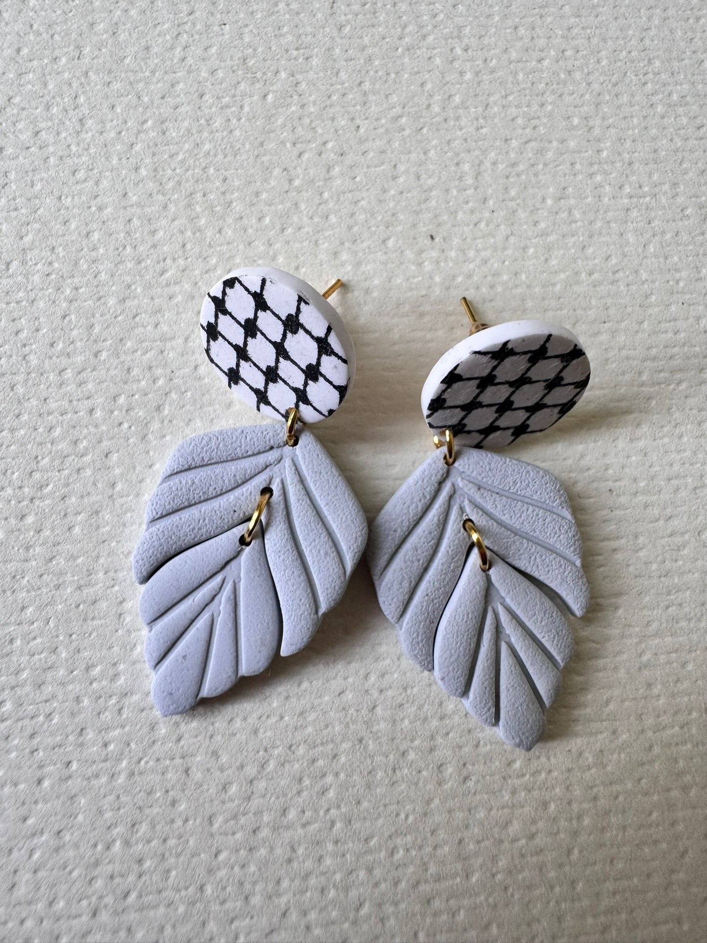 Leaf dangle earrings with keffiyah pattern GREY