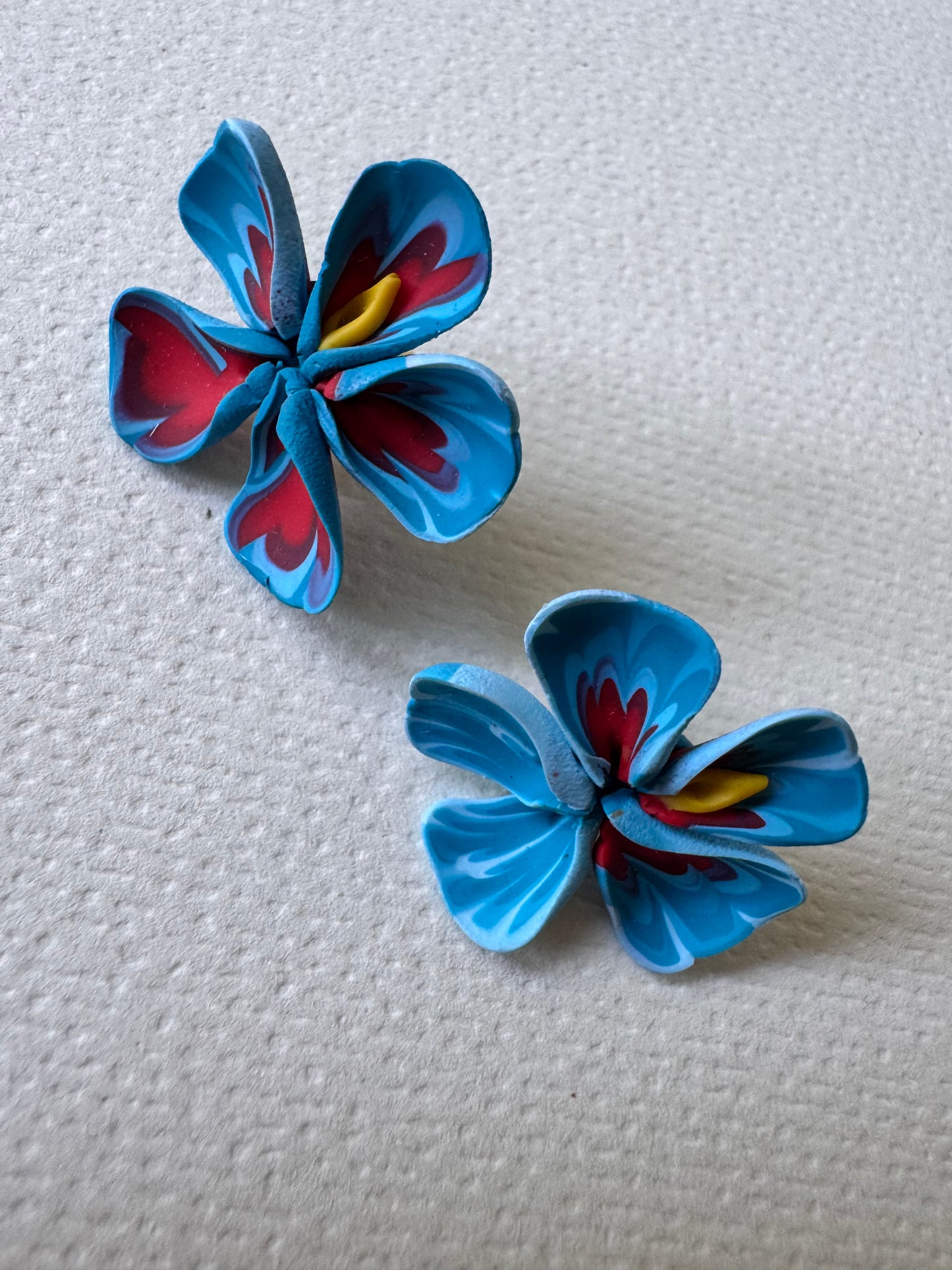 Tropical bloom studs