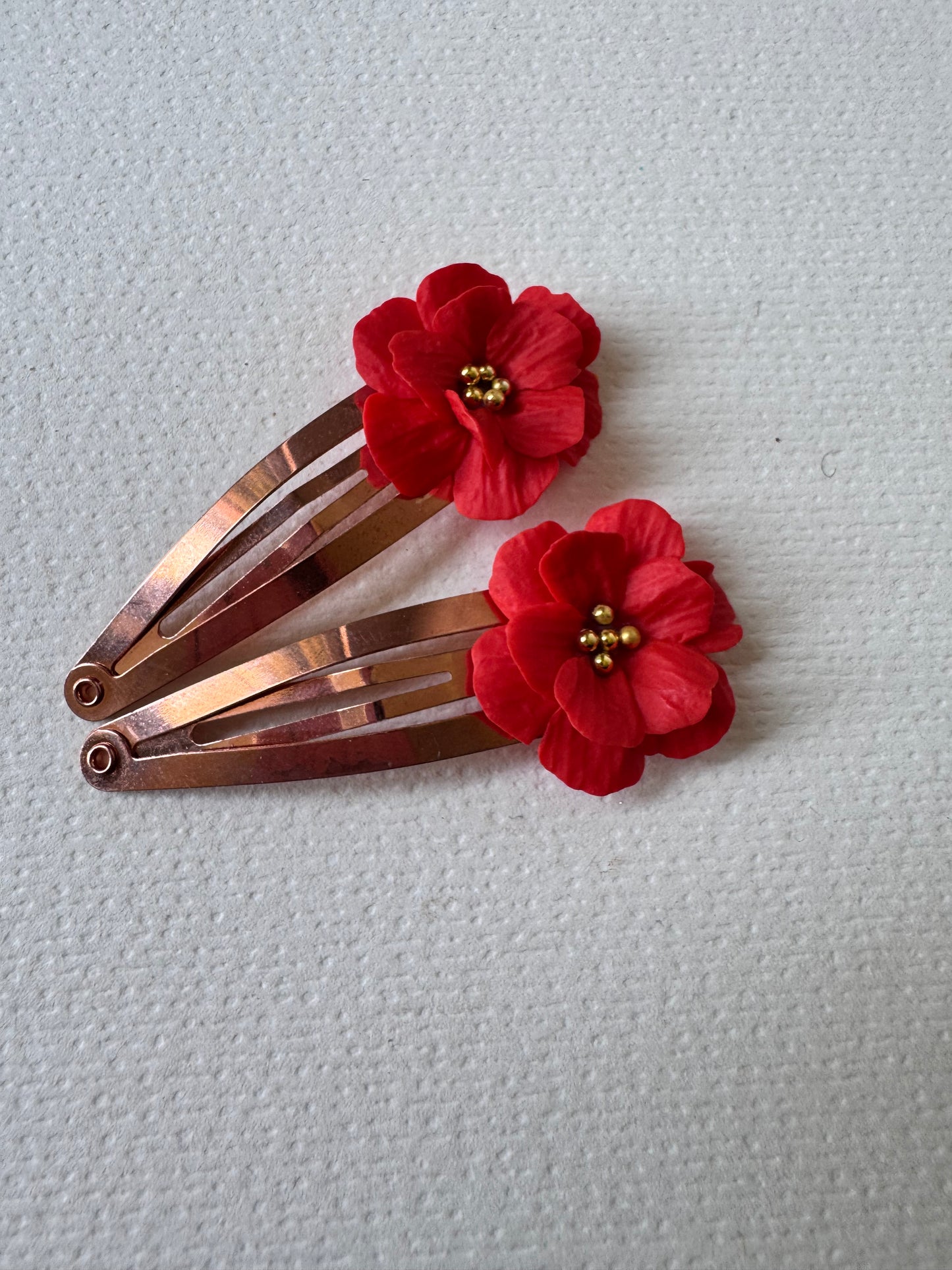 Red flower hair clips