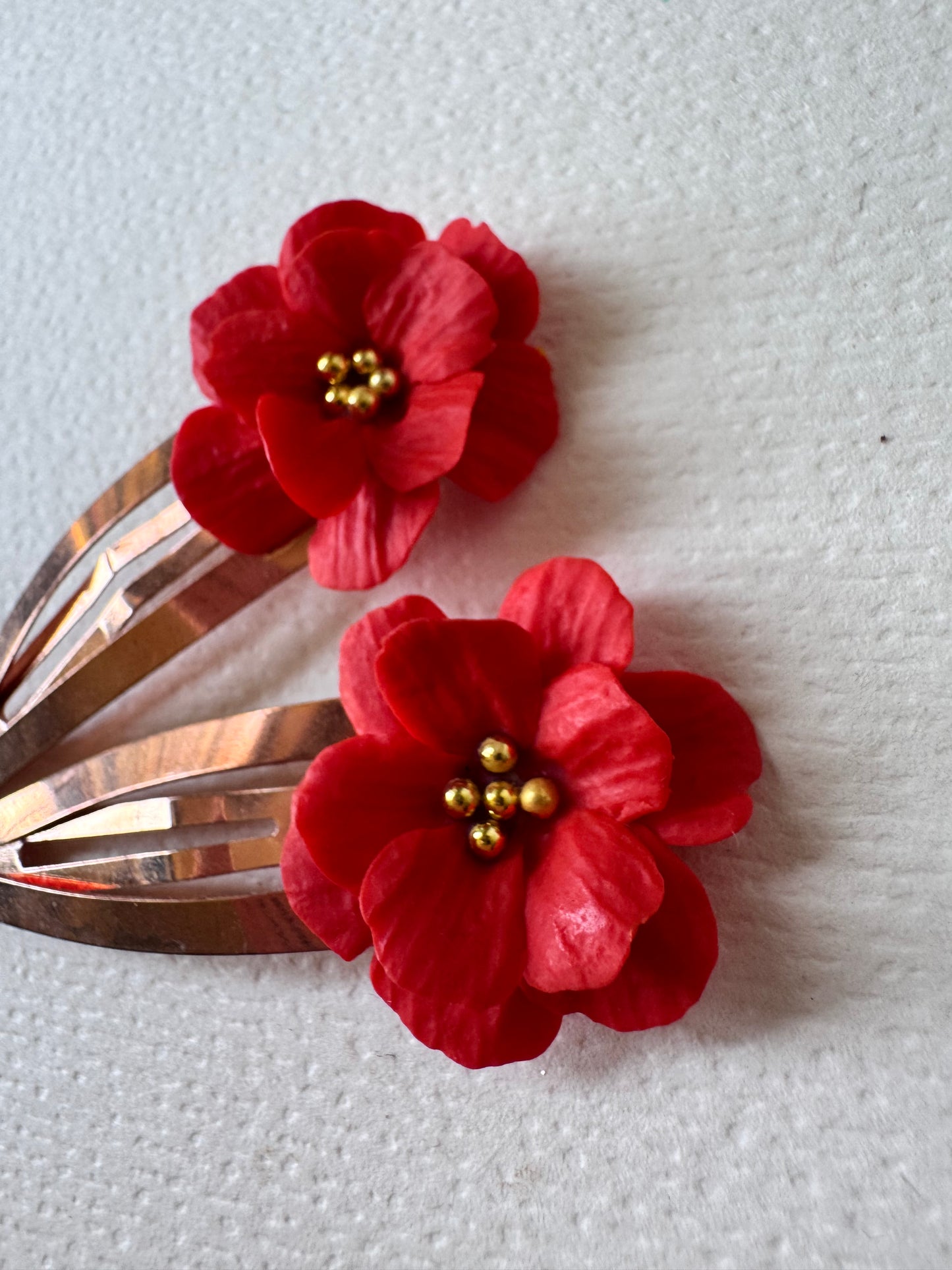 Red flower hair clips