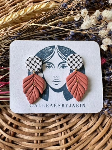 Leaf dangle earrings with keffiyah pattern TERRACOTTA